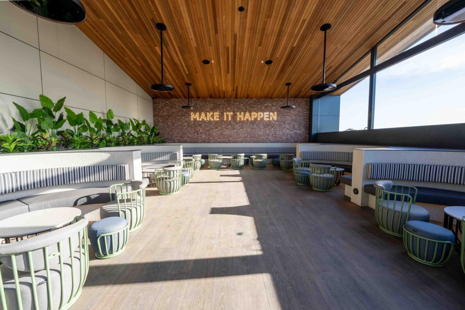 Eclipse Straight Pole Bromic